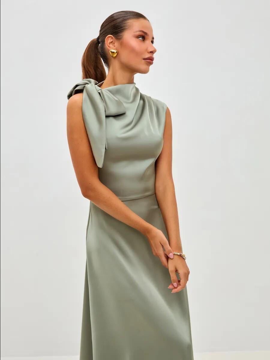 Elegant Green Silk Dress With Bow Detail For Elegant Green Silk Dress With Bow Detail For